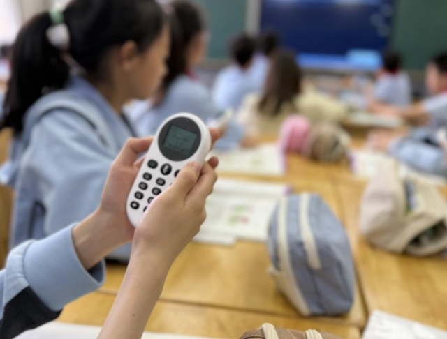 学生们则需求自主判断其是否契合自己的需求并进一步提出修改 学生们则需求自主判断其是否契合自己的需求并进一步提出修改