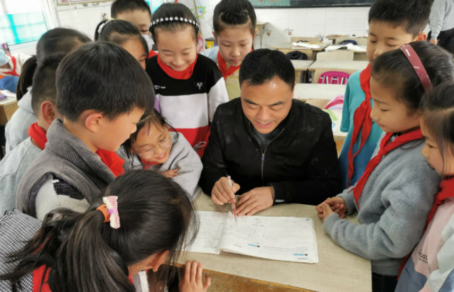 继续加快边远艰苦地区村庄学校教师周转宿舍建设完善以公租房 继续加快边远艰苦地区村庄学校教师周转宿舍建设完善以公租房